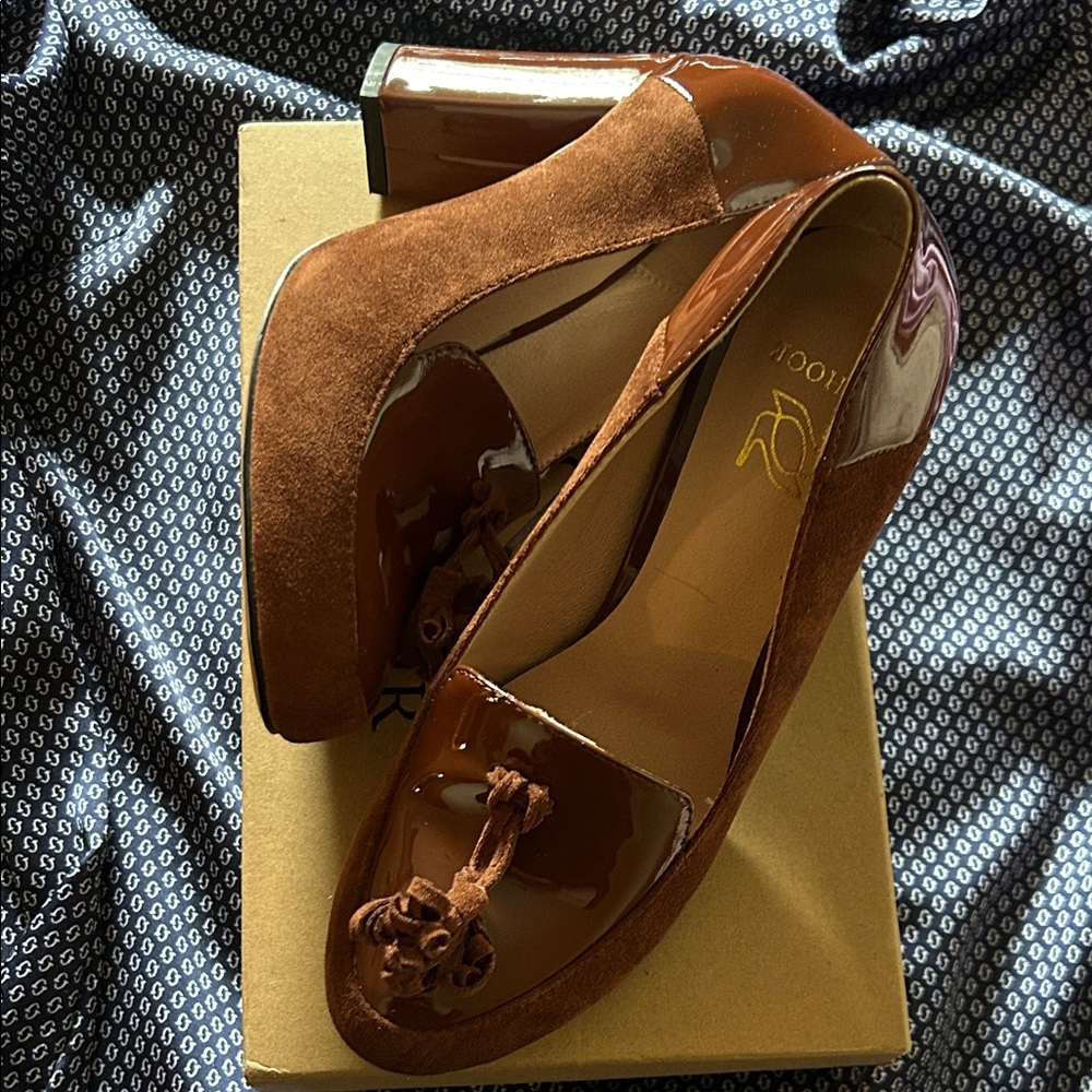 LEHOOR Elegant Brown Women's Loafers. Size 7.5